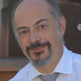 Foto di Eugenio Paoloni, docente del Dipartimento di Fisica